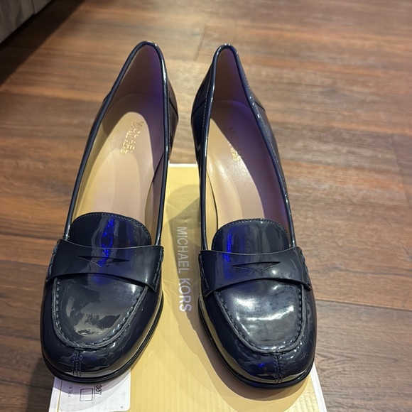 Michael Kors NWT Bucharan Mid Loafer Faux Patent Leather with block Heel. - Picture 2 of 7